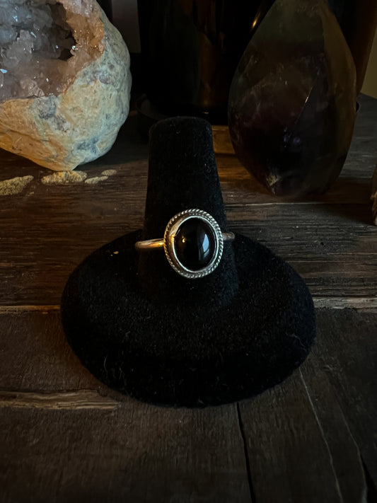 Oval black onyx ring