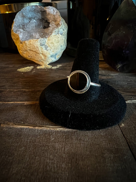 Round black onyx ring